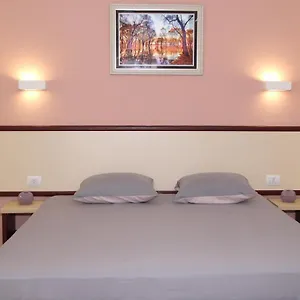 Hotel Ronaldo, Ksamil